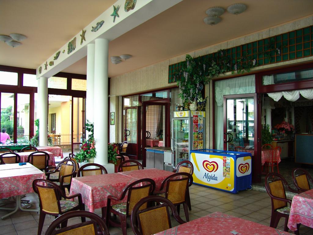 Hotel Villa Dina Lido di Jesolo Exterior photo